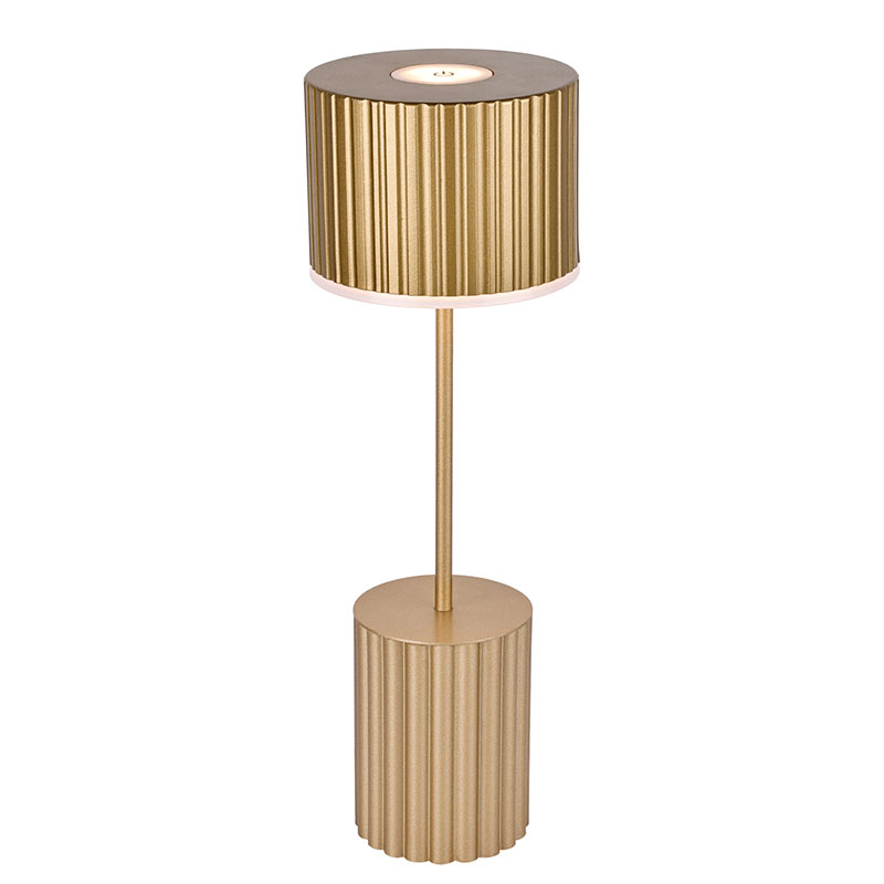 Metal shade maliit na table lamp na may baterya